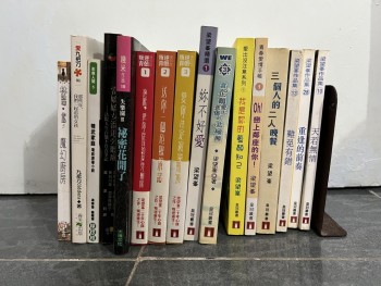 各類小說 ($10一本，$40五本)