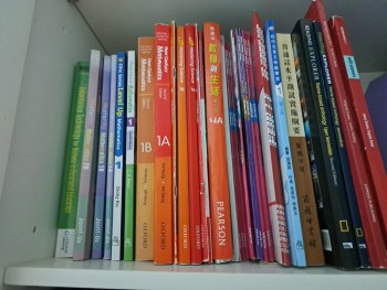 大量教科書 主要係中英數 中三以下都有