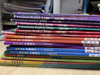 大量小三至小六二手書