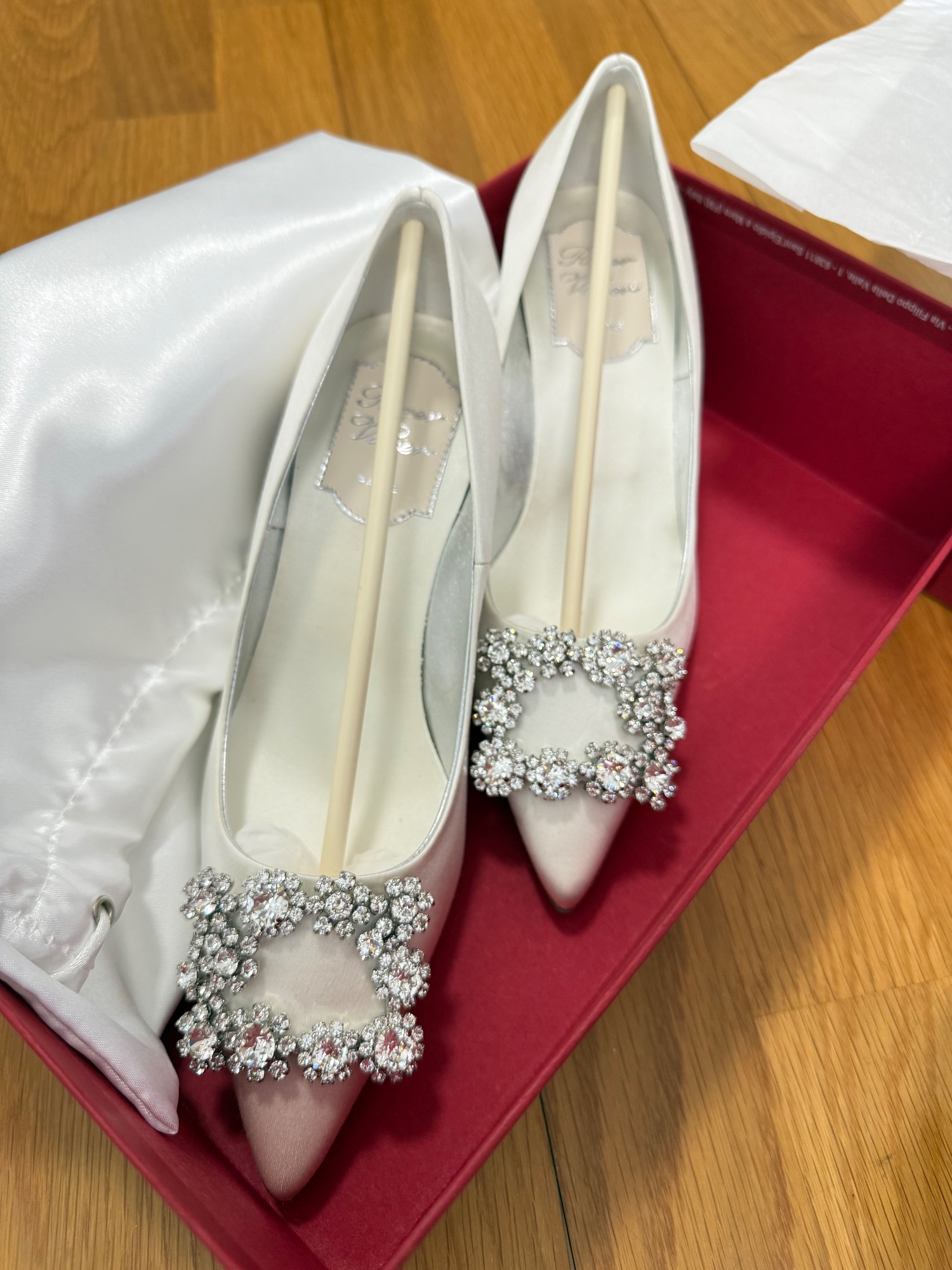 Roger Vivier 白色方扣高跟鞋