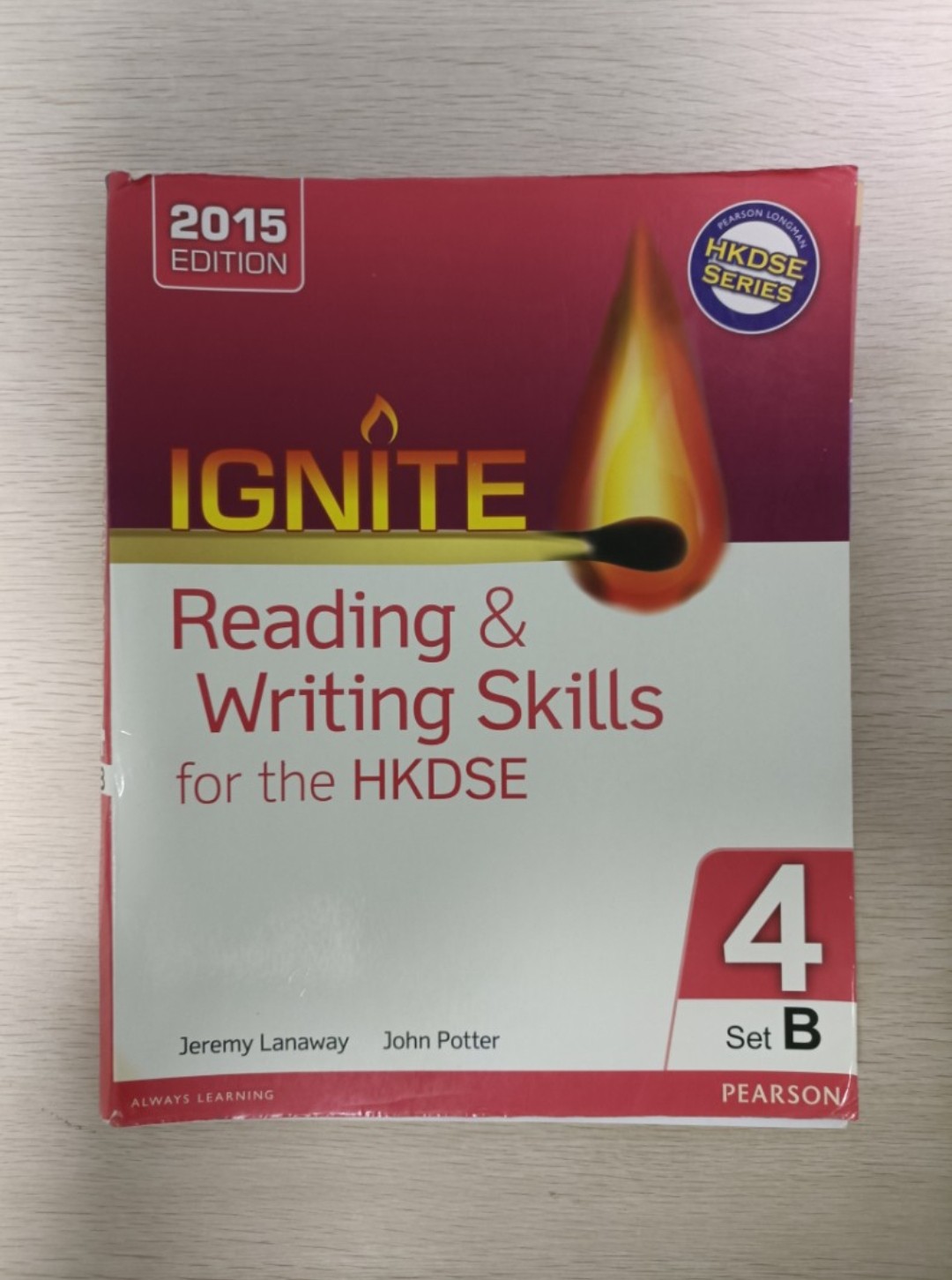 [ DSE ] HKDSE Series Ignite Reading & Writing Skills for the HKDSE 4 ( Set B )