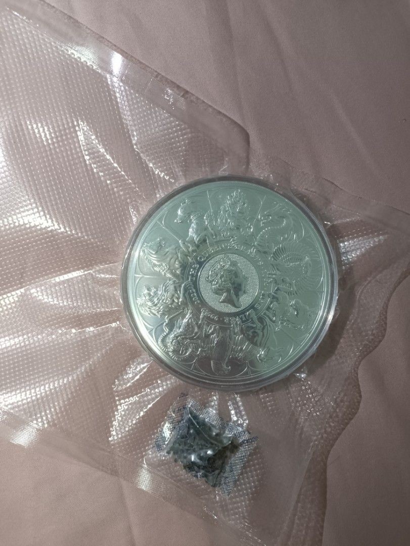 [ 正版 ] 英國 2022 英女皇神獸系列 最終版 99.99% 普制銀幣 10 盎司 ( 連透明殼 & 透明真空袋 & 防潮珠 ) ( 連影印單 )