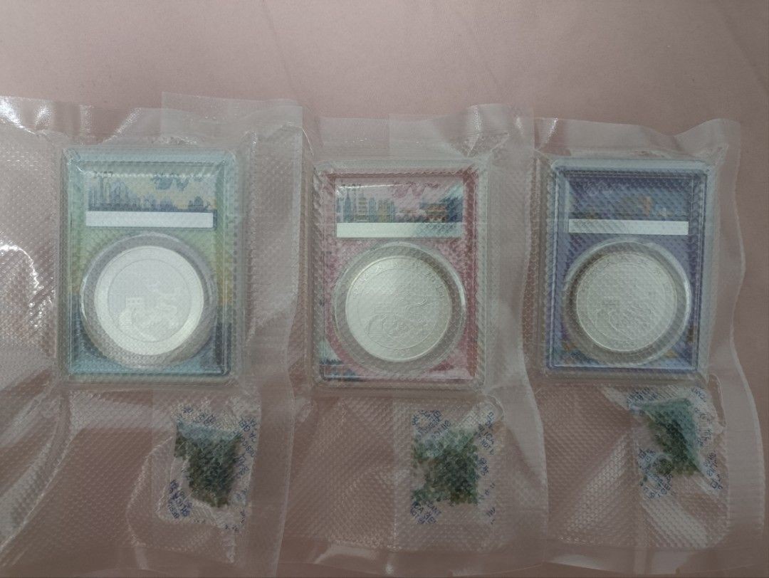 [ 正版 ] 中國 2025 龍 99.9% 普制銀幣 1 盎司 - PCGS 評級團隊城市系列 標籤首批 MS70 ( 三枚幣套裝 ) ( 連透明真空袋 & 防潮珠 ) ( 連影印單 ) - 2