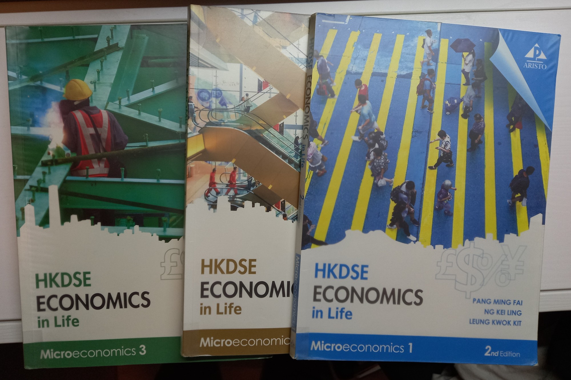 高中二手書 HKDSE Economics in Life Microeconomics 1, 2, 3 每本50